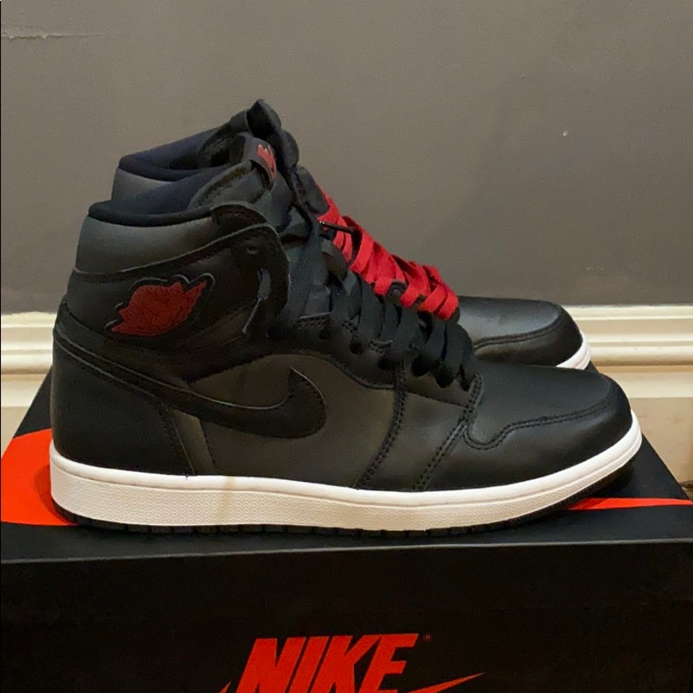 Air Jordan 1 high retro gym red satin